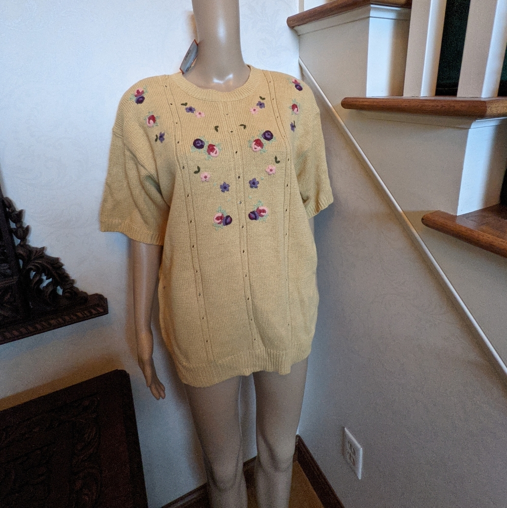 90's Padded shoulder yellow knit w/floral embroidery